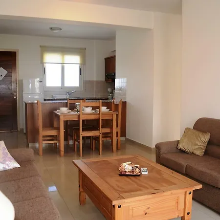 Floor, 2 Bedroom Vanessa D204, Free Wifi, Village View شقة