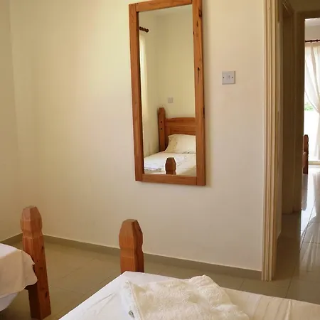 Floor, 2 Bedroom Vanessa D204, Free Wifi, Village View Apartment Peyia